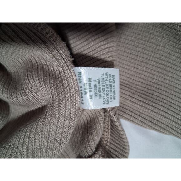 Monrow Quiet Luxury Women's size M Ribbed Grungecore Preppy Fitted Henley Top - Picture 5 of 11